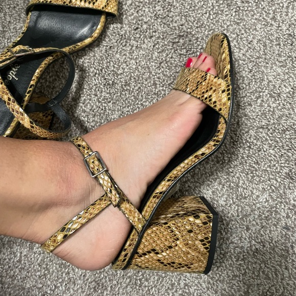 Free People tan snakeskin heels. 37. - Picture 3 of 9